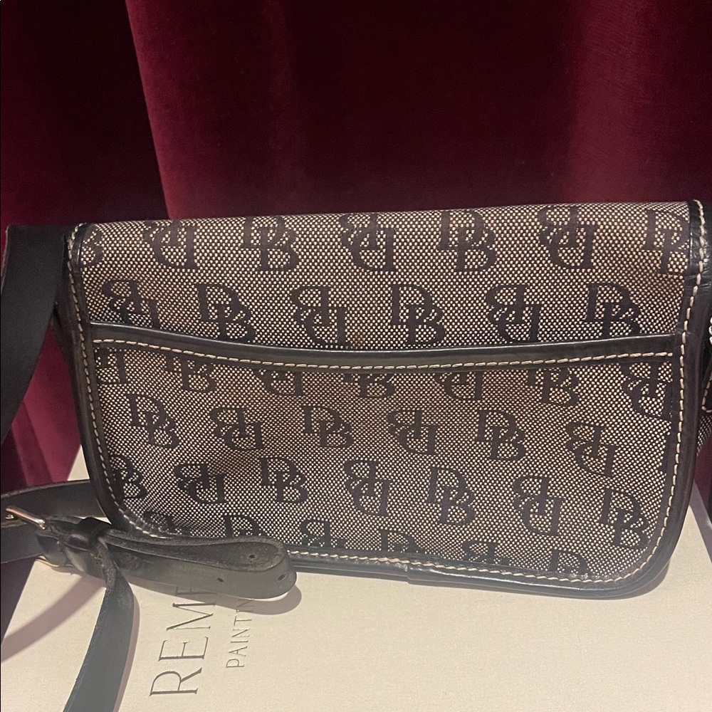 Stylish Dooney & Bourke Monogram Tan and Black Women's crossbody Bag - Picture 4 of 8